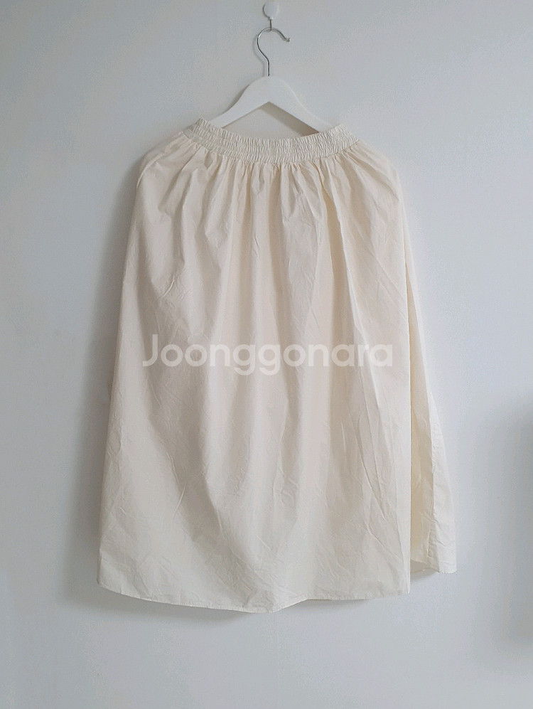 크림아이보리 롱스커트--1