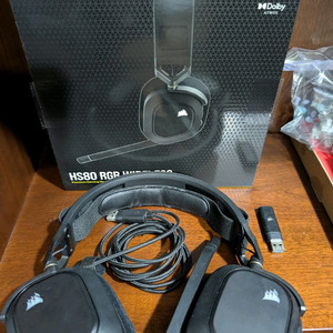 커세어 HS80 RGB 무선 헤드셋 팝니다
