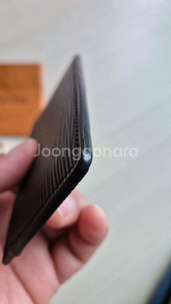 루이비통 에피 카드 홀더 M63512 팝니다.--6