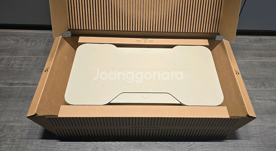 RTX 5090FE 파운더스 에디션 팝니다.--5