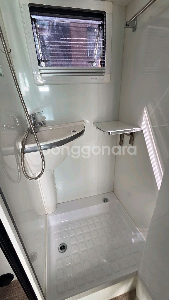 소나330 워크스루밴 캠핑카--5