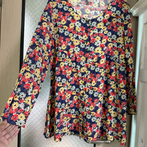베네통 꽃무늬 롱 블라우스(44~마른66까지 반택포함)