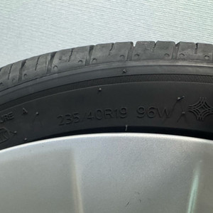 테슬라 모델3 순정 19인치 스포츠 휠 타이어 판매합니