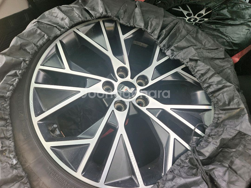 [급처] 아이오닉 5 19인치 휠 + 윈터 타이어 4개--1