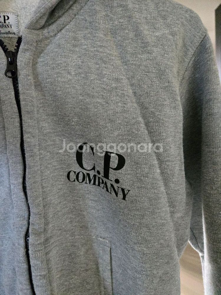 CP컴퍼니 키즈 후드 고글 집업 12Y사이즈 판매해요~--4