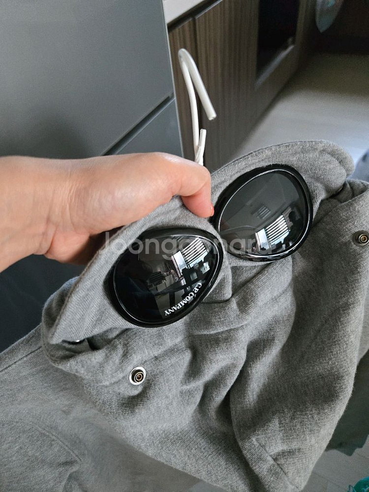 CP컴퍼니 키즈 후드 고글 집업 12Y사이즈 판매해요~--2