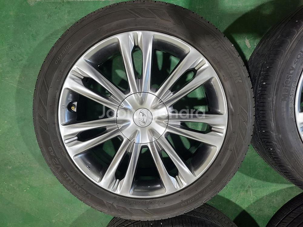 제네시스 BH 18인치 2454518 휠타이어 팝니다--4