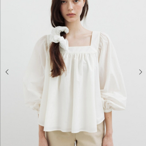 sie시에 러플블라우스 바닐라