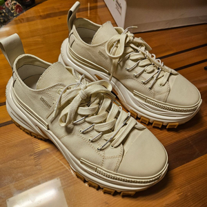 우영미 오프 화이트 더블레이스 스니커즈 아이보리 43