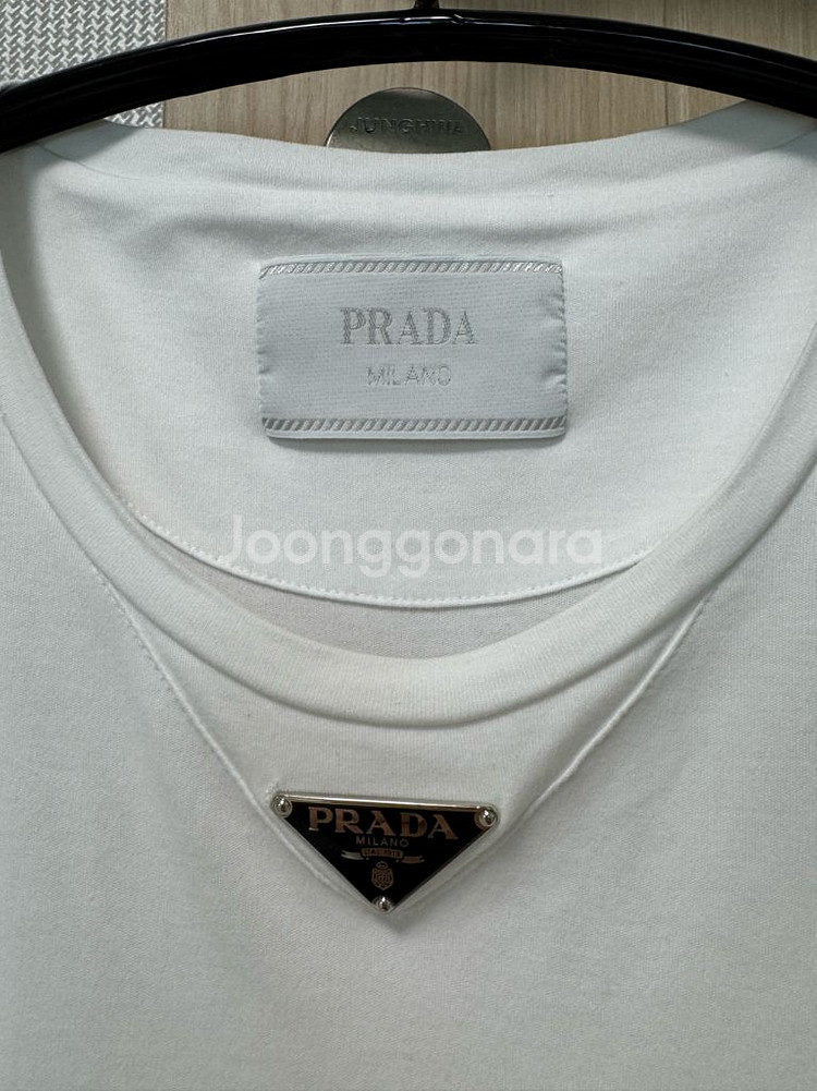 프라다 화이트 반팔 티셔츠 XL 팝니다.--1