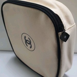 샤넬 뷰티 레 베쥬 사각 파우치