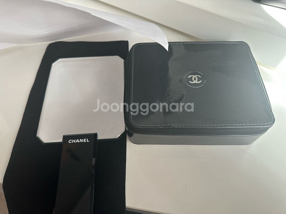 샤넬 파우치랑 거울 팝니다--0