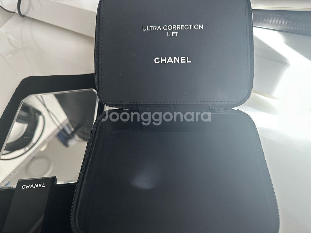샤넬 파우치랑 거울 팝니다--1