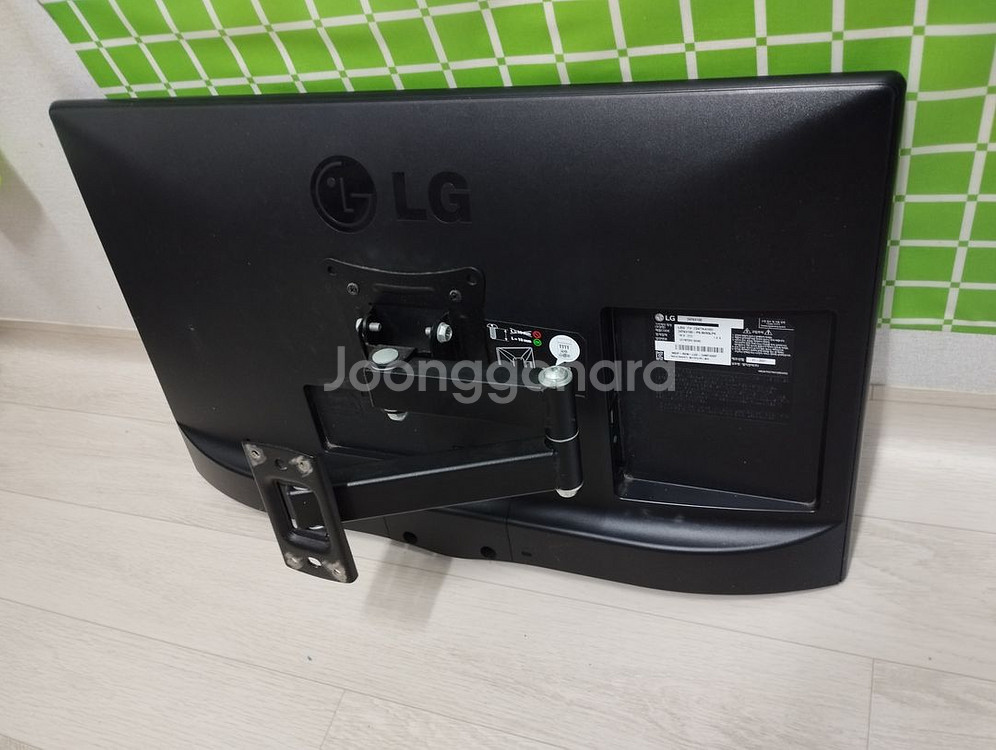 캠핑용24인치 LCD TV+브라켓 및 모니터 팝니다--1