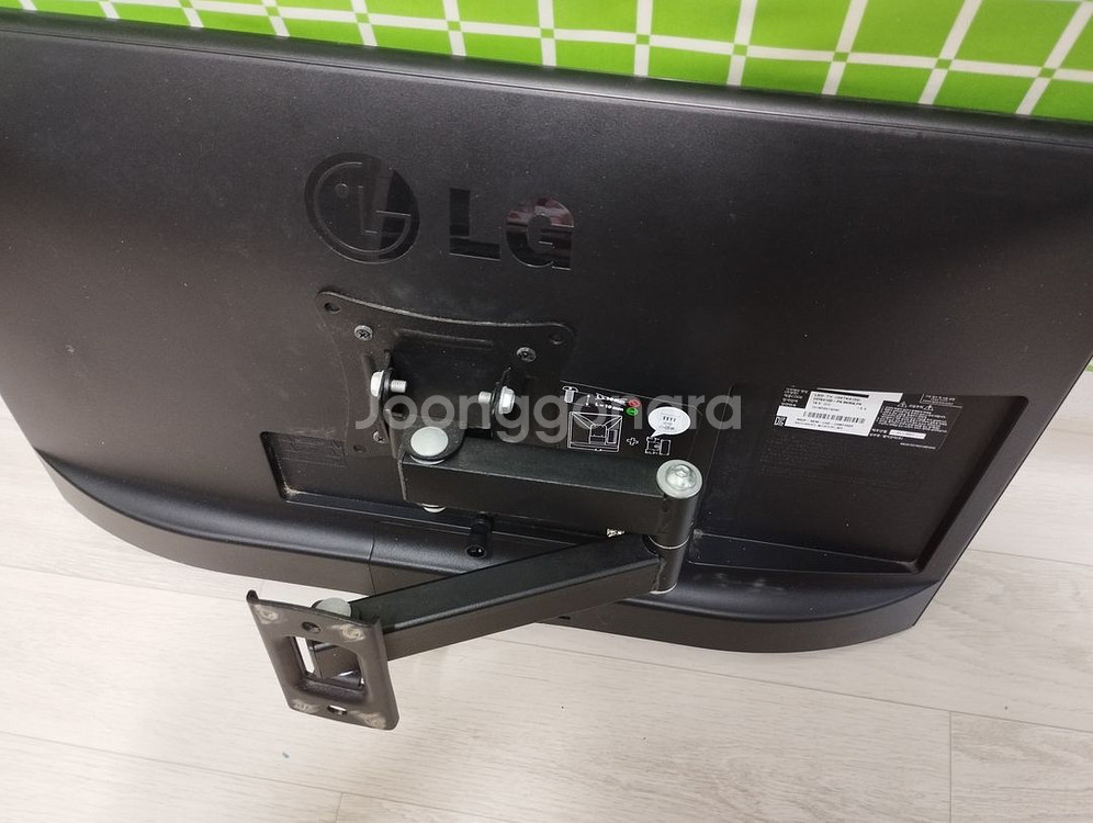 캠핑용24인치 LCD TV+브라켓 및 모니터 팝니다--2
