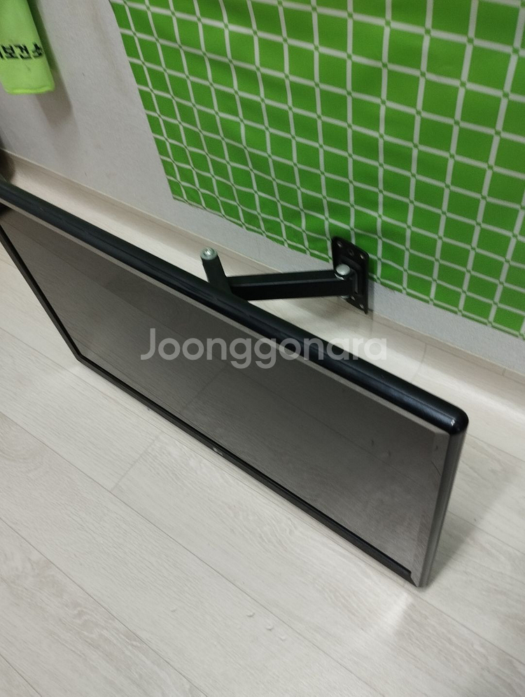 캠핑용24인치 LCD TV+브라켓 및 모니터 팝니다--5