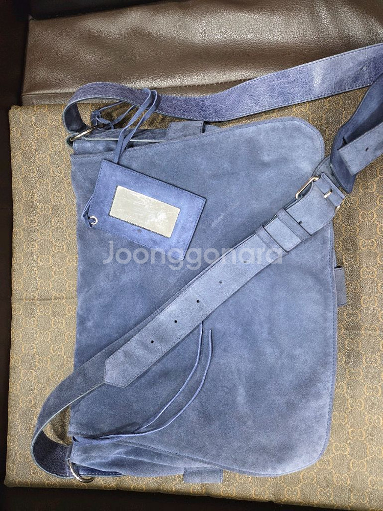 발렌시아가 스웨이드 크로스백--0