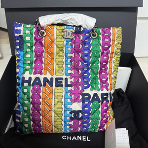 샤넬 라지 쇼핑백 프린티드 패브릭 & 골드 메탈