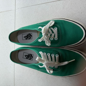 반스 애너하임 그린 275사이즈 팝니다.