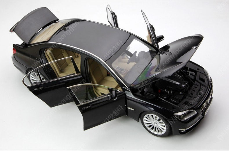 교쇼 1:18 750li 후기형 다이캐스트 삽니다 이미지