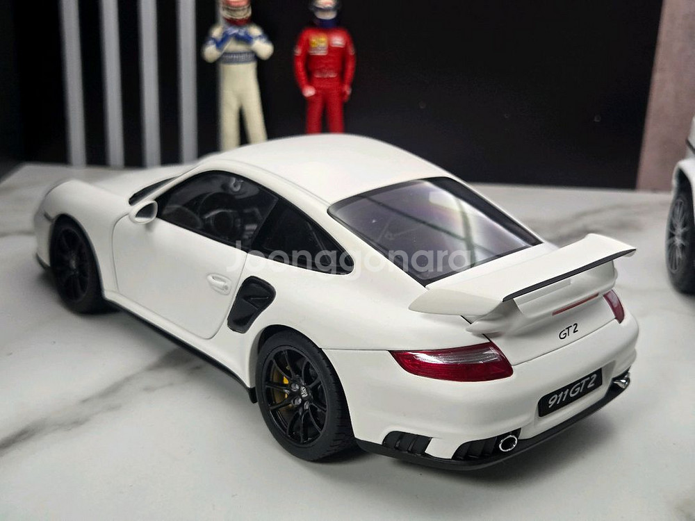 1:18 오토아트 997GT2 화이트 다이캐스트팝니다.--2