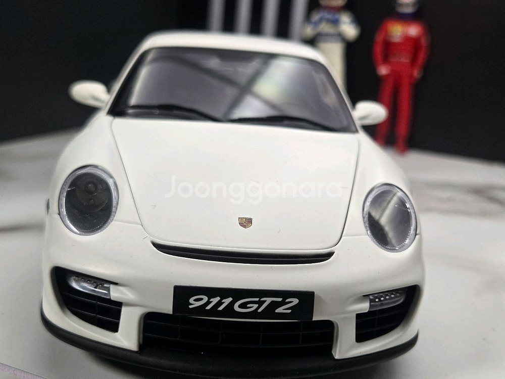 1:18 오토아트 997GT2 화이트 다이캐스트팝니다.--5