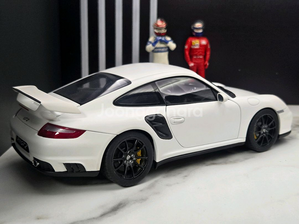 1:18 오토아트 997GT2 화이트 다이캐스트팝니다.--4