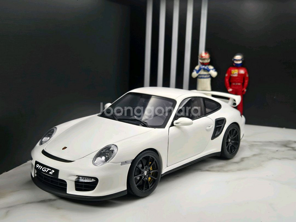 1:18 오토아트 997GT2 화이트 다이캐스트팝니다.--1