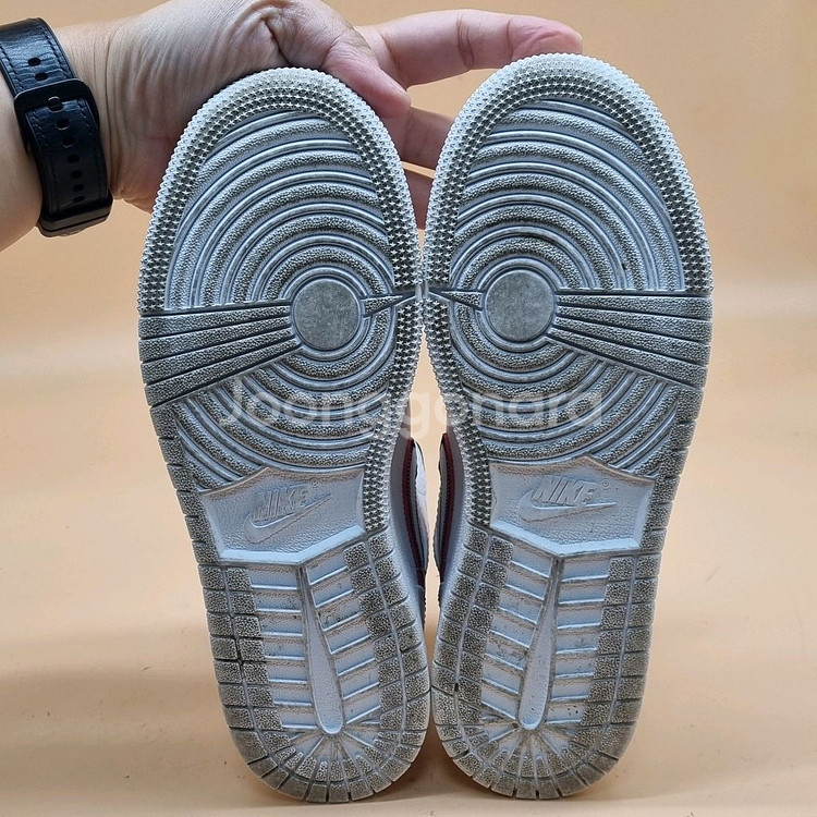 나이키 에어 조던 1 레트로 미드 225--2