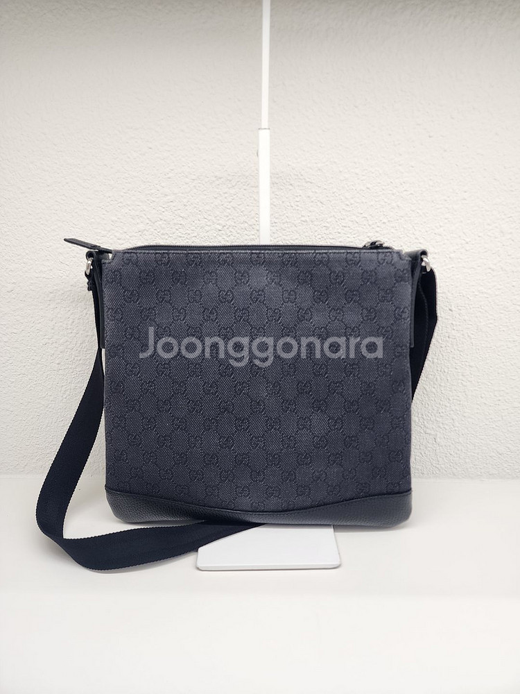 구찌 블랙 GG 로고 PVC 크로스백 509635--1