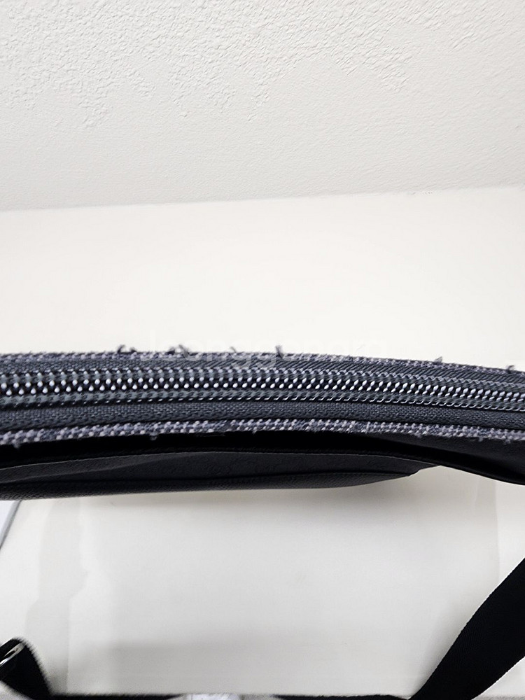 구찌 블랙 GG 로고 PVC 크로스백 509635--4