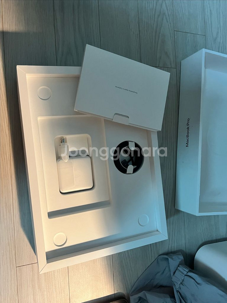 맥북 프로 m4 14인치 팝니다 램24g 용량 512g--10