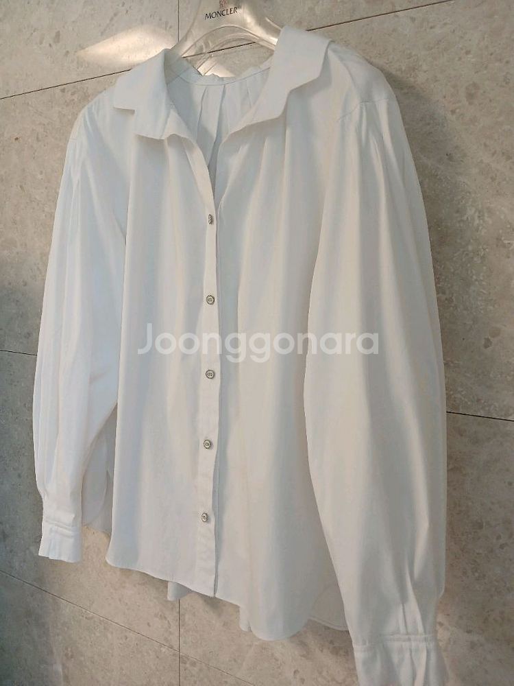 마인 화이트블라우스--3