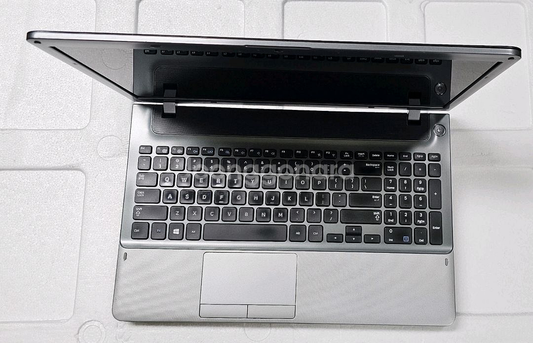 삼성 NP350V5C 노트북 액정 패널 판매합니다.--2