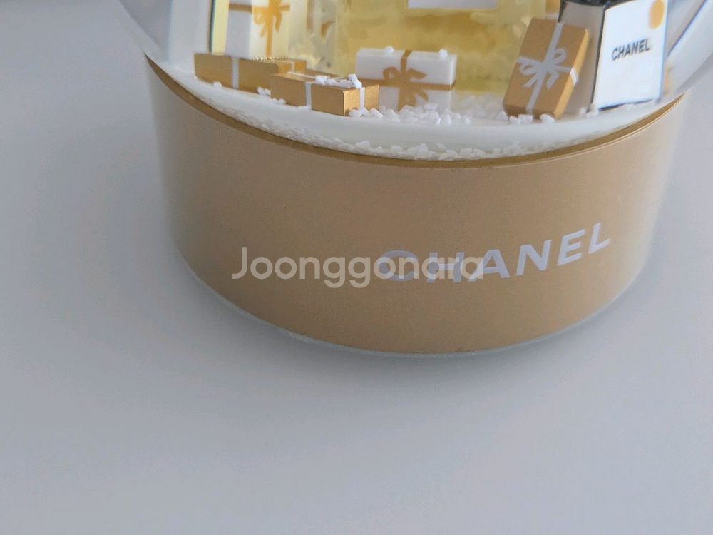 샤넬 홀리데이 스노우볼 골드&화이트 2024--6