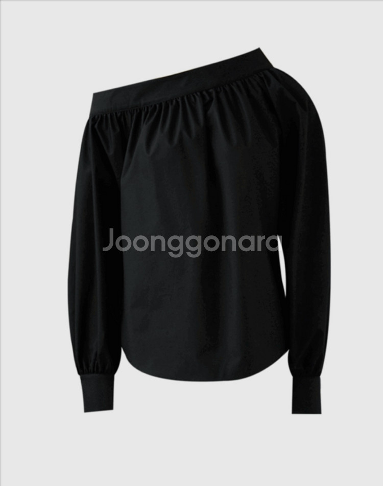 브론 오프숄더 블라우스--3