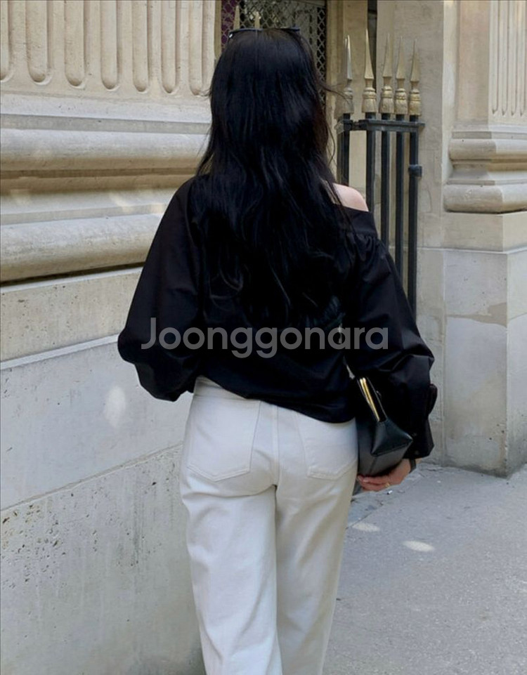 브론 오프숄더 블라우스--4