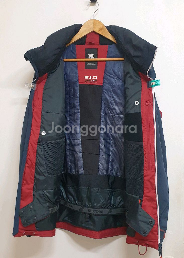 데상트 점퍼. L-100.--3