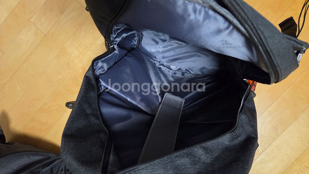 백팩 판매합니다.--3