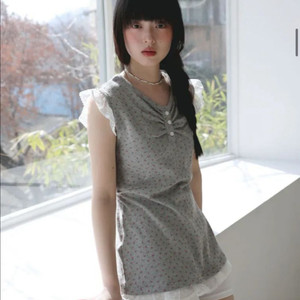 어글리쉐도우 플라워 레이스 슬리브리스