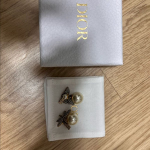 디올 자도르 귀걸이