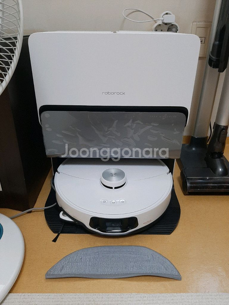 로보락 S8 로봇청소기 판매합니다.--0