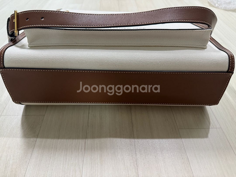버버리 투톤 캔버스 포켓백 미디움사이즈 판매합니다.--5