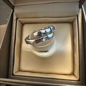 불가리 세르펜티 반지판매합니다