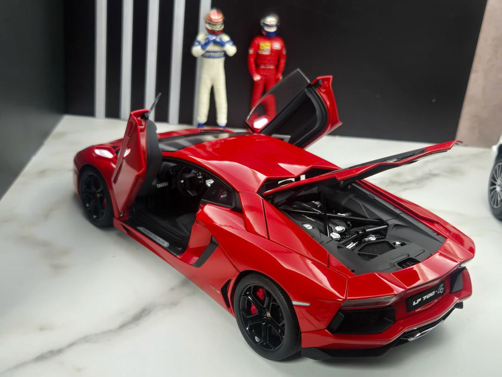 1:18 오토아트 아벤타도르 쿠페 레드--2