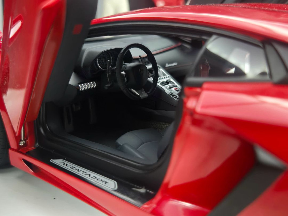 1:18 오토아트 아벤타도르 쿠페 레드--3