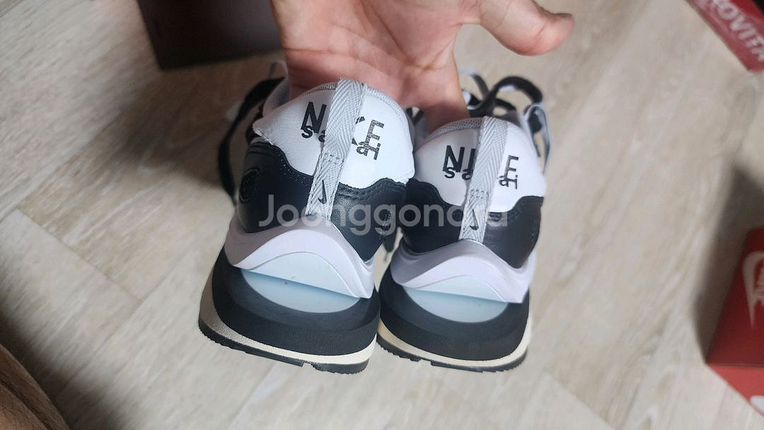 나이키 사카이 블랙화이트 황금사이즈 255 극미중고--4