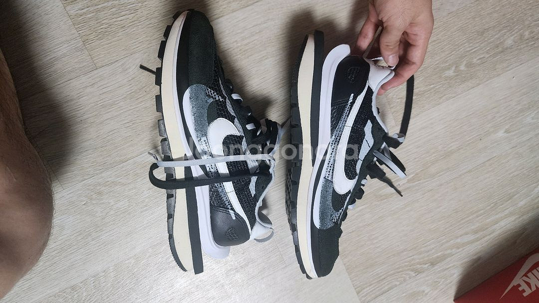 나이키 사카이 블랙화이트 황금사이즈 255 극미중고--0