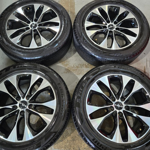 K8 17인치 다이아컷팅 순정 휠타이어 판매합니다