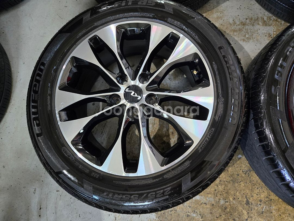 K8 17인치 다이아컷팅 순정 휠타이어 판매합니다--4